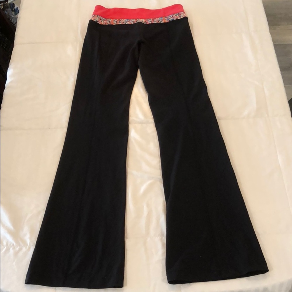 Lululemon Athletica Flower Top Pants
